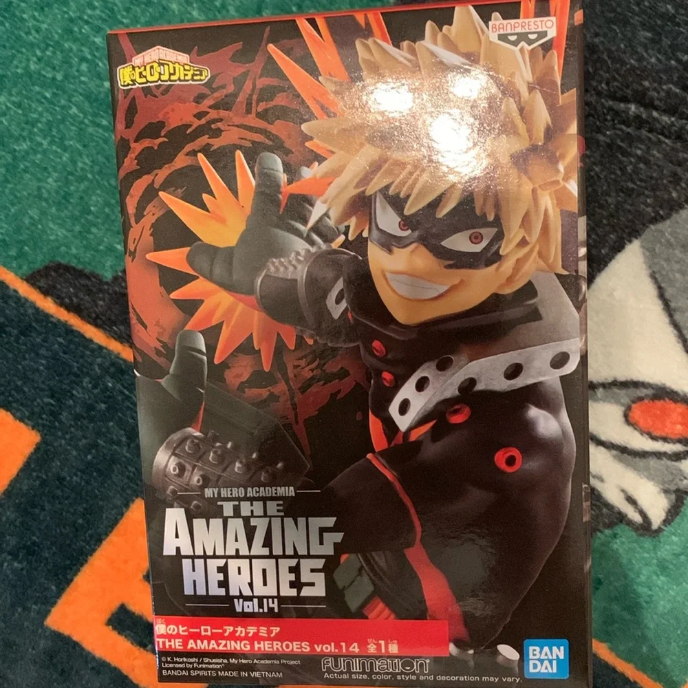My Hero Academia Throw Blanket & Figurine Bakugo - Picture 3 of 12